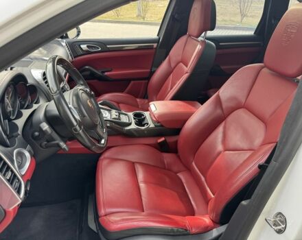 Білий Порше Каєн Турбо С, об'ємом двигуна 4.8 л та пробігом 89 тис. км за 29999 $, фото 9 на Automoto.ua