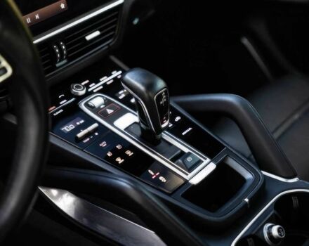 Черный Порше Каен Турбо С, объемом двигателя 4 л и пробегом 24 тыс. км за 29600 $, фото 6 на Automoto.ua