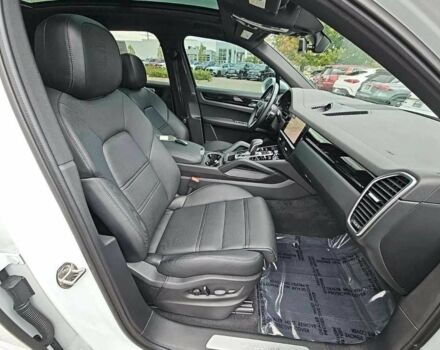 Белый Порше Каен Турбо, объемом двигателя 0 л и пробегом 16 тыс. км за 72400 $, фото 5 на Automoto.ua