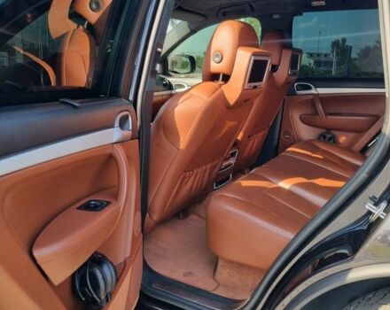 Черный Порше Каен Турбо, объемом двигателя 4.8 л и пробегом 185 тыс. км за 12500 $, фото 5 на Automoto.ua