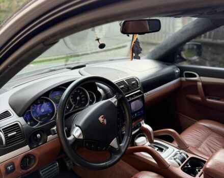 Черный Порше Каен Турбо, объемом двигателя 4.8 л и пробегом 302 тыс. км за 8500 $, фото 8 на Automoto.ua