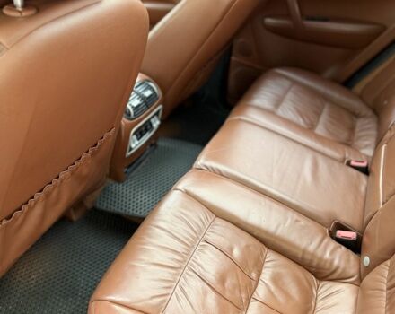 Черный Порше Каен Турбо, объемом двигателя 4.8 л и пробегом 302 тыс. км за 8500 $, фото 11 на Automoto.ua