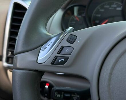 Серый Порше Каен Турбо, объемом двигателя 4.8 л и пробегом 225 тыс. км за 14200 $, фото 14 на Automoto.ua