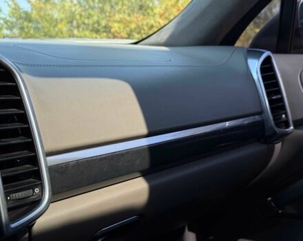 Серый Порше Каен Турбо, объемом двигателя 4.8 л и пробегом 225 тыс. км за 14200 $, фото 19 на Automoto.ua