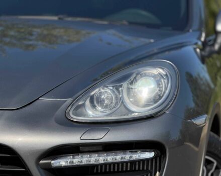 Серый Порше Каен Турбо, объемом двигателя 4.8 л и пробегом 225 тыс. км за 14200 $, фото 3 на Automoto.ua