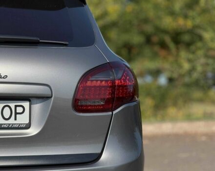 Серый Порше Каен Турбо, объемом двигателя 4.8 л и пробегом 225 тыс. км за 14200 $, фото 9 на Automoto.ua