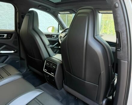 Білий Порше Cayenne, об'ємом двигуна 4 л та пробігом 33 тис. км за 26000 $, фото 16 на Automoto.ua