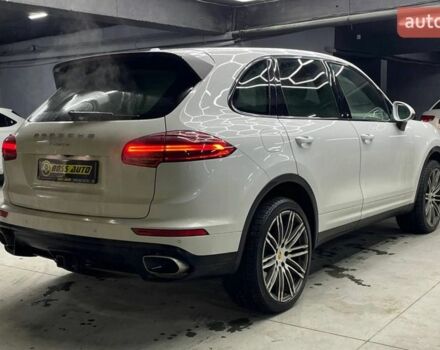 Белый Порше Каен, объемом двигателя 3.6 л и пробегом 155 тыс. км за 27500 $, фото 5 на Automoto.ua