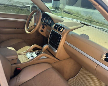 Білий Порше Cayenne, об'ємом двигуна 4.8 л та пробігом 314 тис. км за 9900 $, фото 22 на Automoto.ua