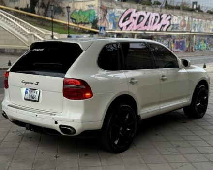 Белый Порше Каен, объемом двигателя 4.8 л и пробегом 350 тыс. км за 7500 $, фото 5 на Automoto.ua