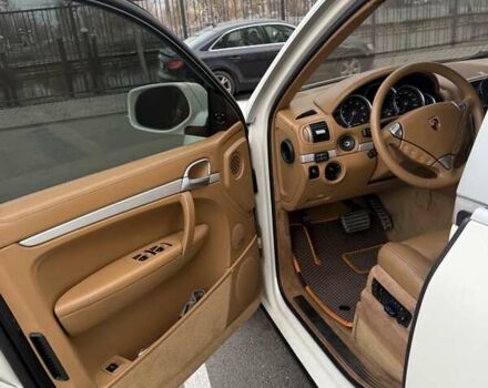 Белый Порше Каен, объемом двигателя 4.8 л и пробегом 132 тыс. км за 12600 $, фото 5 на Automoto.ua