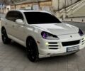 Белый Порше Каен, объемом двигателя 4.8 л и пробегом 350 тыс. км за 7500 $, фото 2 на Automoto.ua