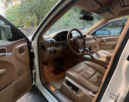 Белый Порше Каен, объемом двигателя 4.8 л и пробегом 177 тыс. км за 9700 $, фото 13 на Automoto.ua