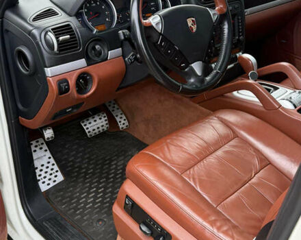 Білий Порше Cayenne, об'ємом двигуна 4.81 л та пробігом 160 тис. км за 9500 $, фото 5 на Automoto.ua