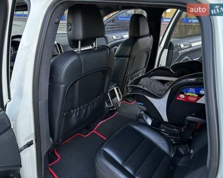 Білий Порше Cayenne, об'ємом двигуна 4.81 л та пробігом 161 тис. км за 16000 $, фото 9 на Automoto.ua