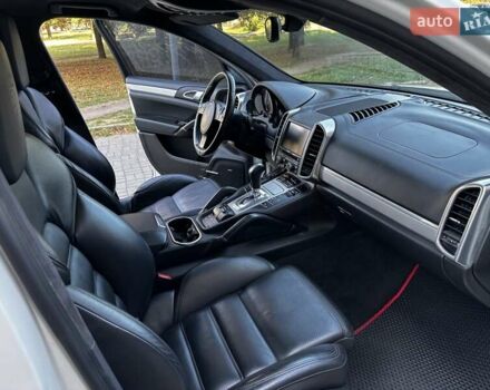 Білий Порше Cayenne, об'ємом двигуна 4.81 л та пробігом 161 тис. км за 16000 $, фото 6 на Automoto.ua