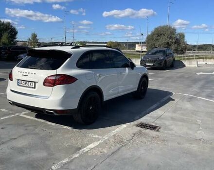 Білий Порше Cayenne, об'ємом двигуна 3.6 л та пробігом 240 тис. км за 18000 $, фото 4 на Automoto.ua