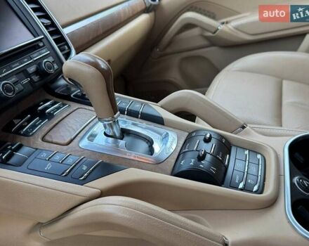 Белый Порше Каен, объемом двигателя 3.6 л и пробегом 118 тыс. км за 19990 $, фото 18 на Automoto.ua