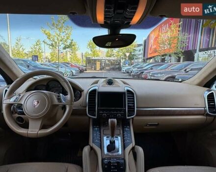 Белый Порше Каен, объемом двигателя 3.6 л и пробегом 118 тыс. км за 19990 $, фото 12 на Automoto.ua