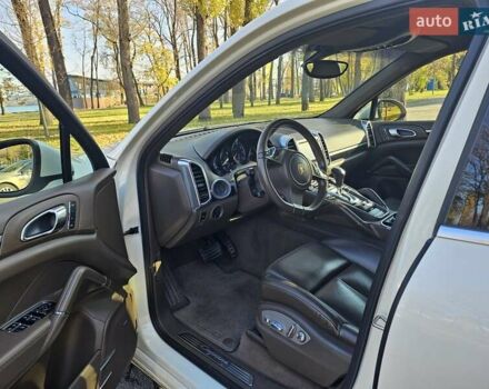 Белый Порше Каен, объемом двигателя 3.6 л и пробегом 178 тыс. км за 17900 $, фото 5 на Automoto.ua