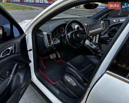 Білий Порше Cayenne, об'ємом двигуна 4.81 л та пробігом 161 тис. км за 16000 $, фото 10 на Automoto.ua