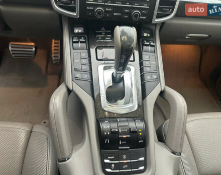 Білий Порше Cayenne, об'ємом двигуна 4.81 л та пробігом 194 тис. км за 21700 $, фото 20 на Automoto.ua