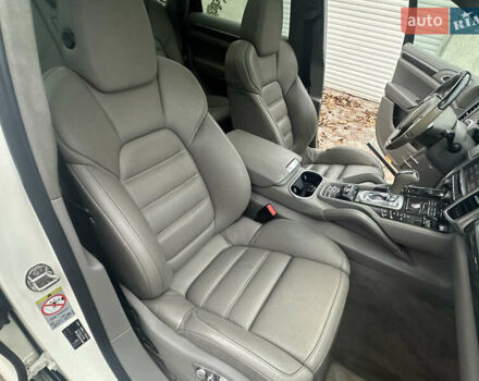 Білий Порше Cayenne, об'ємом двигуна 4.81 л та пробігом 194 тис. км за 21700 $, фото 21 на Automoto.ua