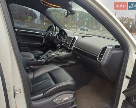 Белый Порше Каен, объемом двигателя 4.81 л и пробегом 168 тыс. км за 14000 $, фото 10 на Automoto.ua