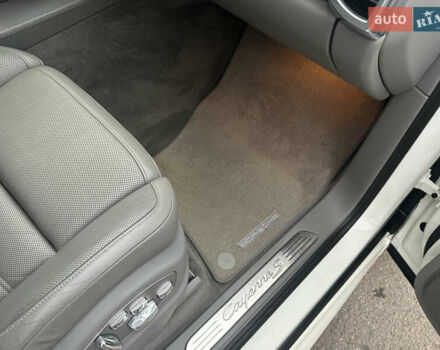 Білий Порше Cayenne, об'ємом двигуна 4.81 л та пробігом 194 тис. км за 21700 $, фото 22 на Automoto.ua