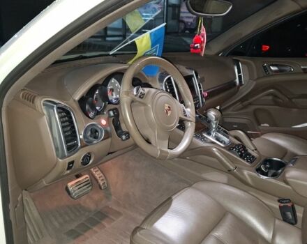 Білий Порше Cayenne, об'ємом двигуна 4.8 л та пробігом 131 тис. км за 23837 $, фото 6 на Automoto.ua