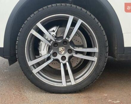 Білий Порше Cayenne, об'ємом двигуна 3 л та пробігом 229 тис. км за 19500 $, фото 5 на Automoto.ua