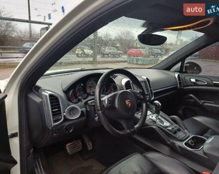 Белый Порше Каен, объемом двигателя 4.81 л и пробегом 168 тыс. км за 14000 $, фото 9 на Automoto.ua