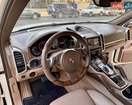 Порше Каен 2011 в Одессе на Automoto.ua Белый Порше Каен, объемом двигателя 4.81 л и пробегом 238 тыс. км за 16800 $, фото 43 на Automoto.ua