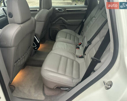 Білий Порше Cayenne, об'ємом двигуна 4.81 л та пробігом 194 тис. км за 21700 $, фото 25 на Automoto.ua