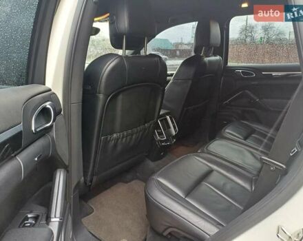 Белый Порше Каен, объемом двигателя 4.81 л и пробегом 168 тыс. км за 14000 $, фото 11 на Automoto.ua