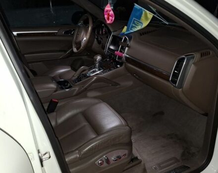 Білий Порше Cayenne, об'ємом двигуна 4.8 л та пробігом 131 тис. км за 23837 $, фото 9 на Automoto.ua