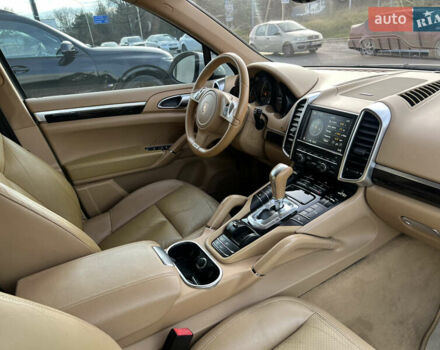 Белый Порше Каен, объемом двигателя 3.6 л и пробегом 167 тыс. км за 17500 $, фото 12 на Automoto.ua