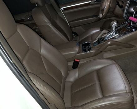 Білий Порше Cayenne, об'ємом двигуна 4.8 л та пробігом 131 тис. км за 23837 $, фото 5 на Automoto.ua