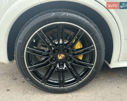 Білий Порше Cayenne, об'ємом двигуна 4.81 л та пробігом 194 тис. км за 21700 $, фото 13 на Automoto.ua