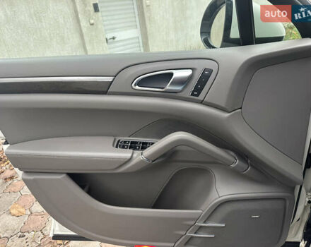 Білий Порше Cayenne, об'ємом двигуна 4.81 л та пробігом 194 тис. км за 21700 $, фото 24 на Automoto.ua