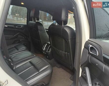 Белый Порше Каен, объемом двигателя 4.81 л и пробегом 168 тыс. км за 14000 $, фото 12 на Automoto.ua