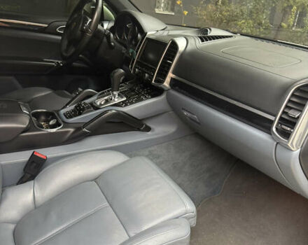 Білий Порше Cayenne, об'ємом двигуна 4.81 л та пробігом 197 тис. км за 18500 $, фото 15 на Automoto.ua