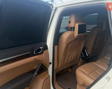Білий Порше Cayenne, об'ємом двигуна 3 л та пробігом 229 тис. км за 19500 $, фото 13 на Automoto.ua