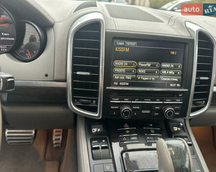 Білий Порше Cayenne, об'ємом двигуна 4.81 л та пробігом 194 тис. км за 21700 $, фото 19 на Automoto.ua