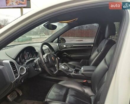 Белый Порше Каен, объемом двигателя 4.81 л и пробегом 168 тыс. км за 14000 $, фото 8 на Automoto.ua