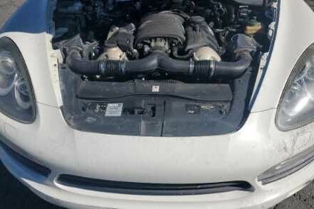 Белый Порше Каен, объемом двигателя 4.8 л и пробегом 195 тыс. км за 6855 $, фото 5 на Automoto.ua