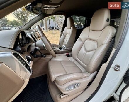 Порше Каен 2011 в Одессе на Automoto.ua Белый Порше Каен, объемом двигателя 4.81 л и пробегом 238 тыс. км за 16800 $, фото 47 на Automoto.ua