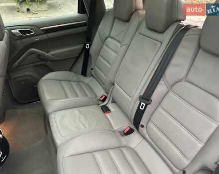 Білий Порше Cayenne, об'ємом двигуна 4.81 л та пробігом 194 тис. км за 21700 $, фото 26 на Automoto.ua