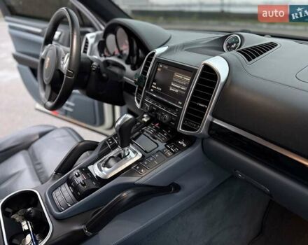 Белый Порше Каен, объемом двигателя 4.8 л и пробегом 199 тыс. км за 16500 $, фото 25 на Automoto.ua