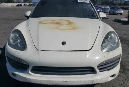 Белый Порше Каен, объемом двигателя 4.8 л и пробегом 195 тыс. км за 6855 $, фото 4 на Automoto.ua